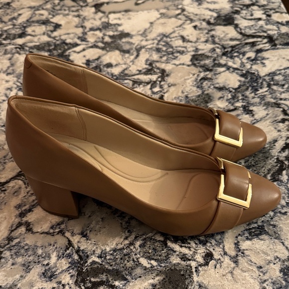 Easy Spirit Tan Buckle Block Heels Size 11 - Picture 2 of 5